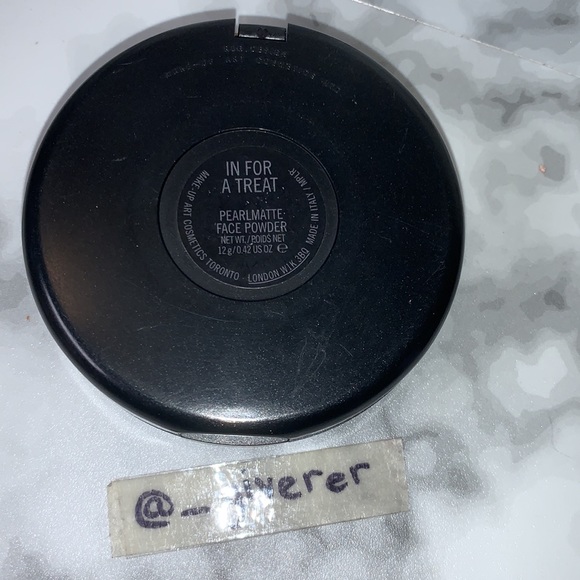 IN FOR A TREAT Pearlmatte Face Powder MAC Baking Beauties - Picture 8 of 14